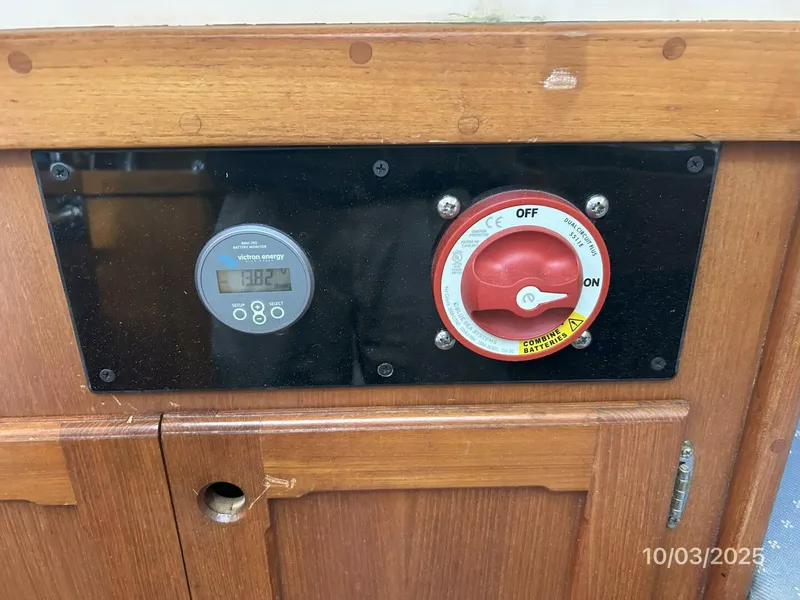 Slide: The Image of 35' Bristol battery monitor-switch - 5720695