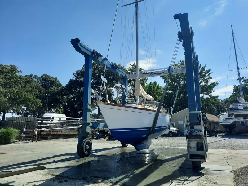 Slide: The Image of 35' Bristol hauled out2 - 5720721