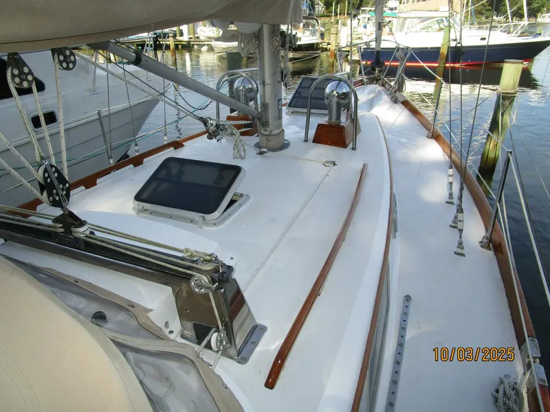 Slide: The Image of 35' Bristol foredeck2 - 5720715