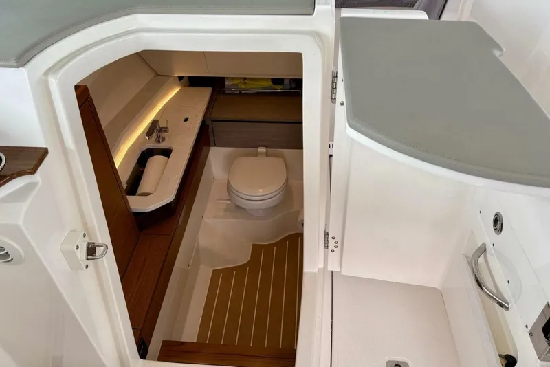 Slide: The Image of Tiara 34 LX 2024 - 5726885