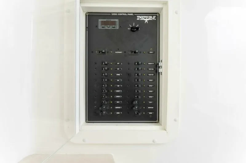 Slide: The Image of 2019 Invincible 39 Open - 5720949