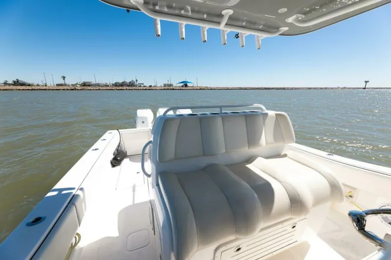 Slide: The Image of 2019 Invincible 39 Open - 5720969