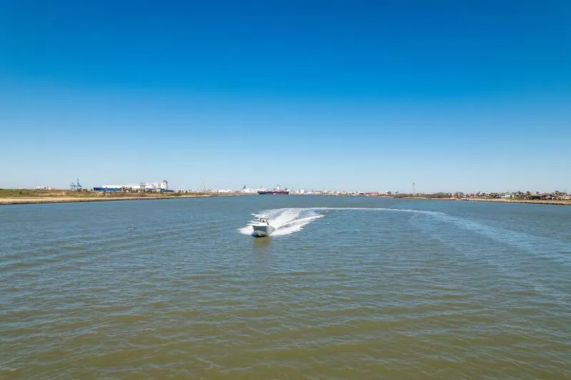 Slide: The Image of 2019 Invincible 39 Open - 5720970