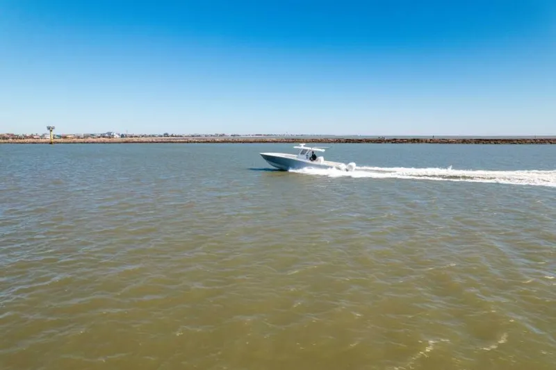 Slide: The Image of 2019 Invincible 39 Open - 5720984