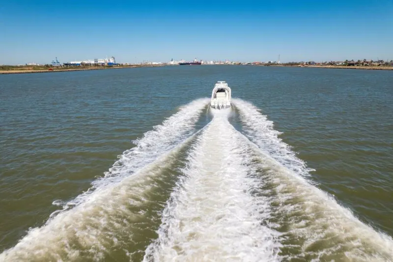 Slide: The Image of 2019 Invincible 39 Open - 5720986