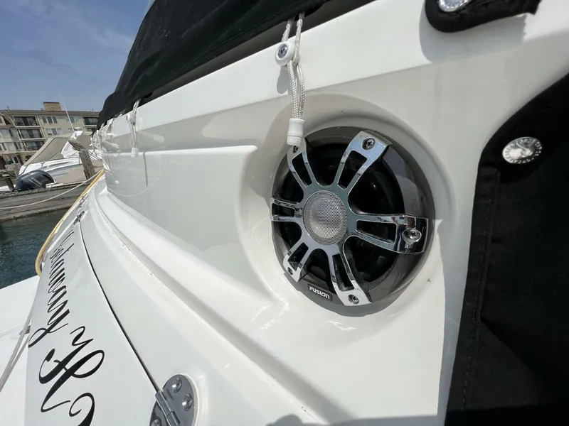 Slide: The Image of Sea Ray Sundancer 350 Coupe 2019 - 5788513