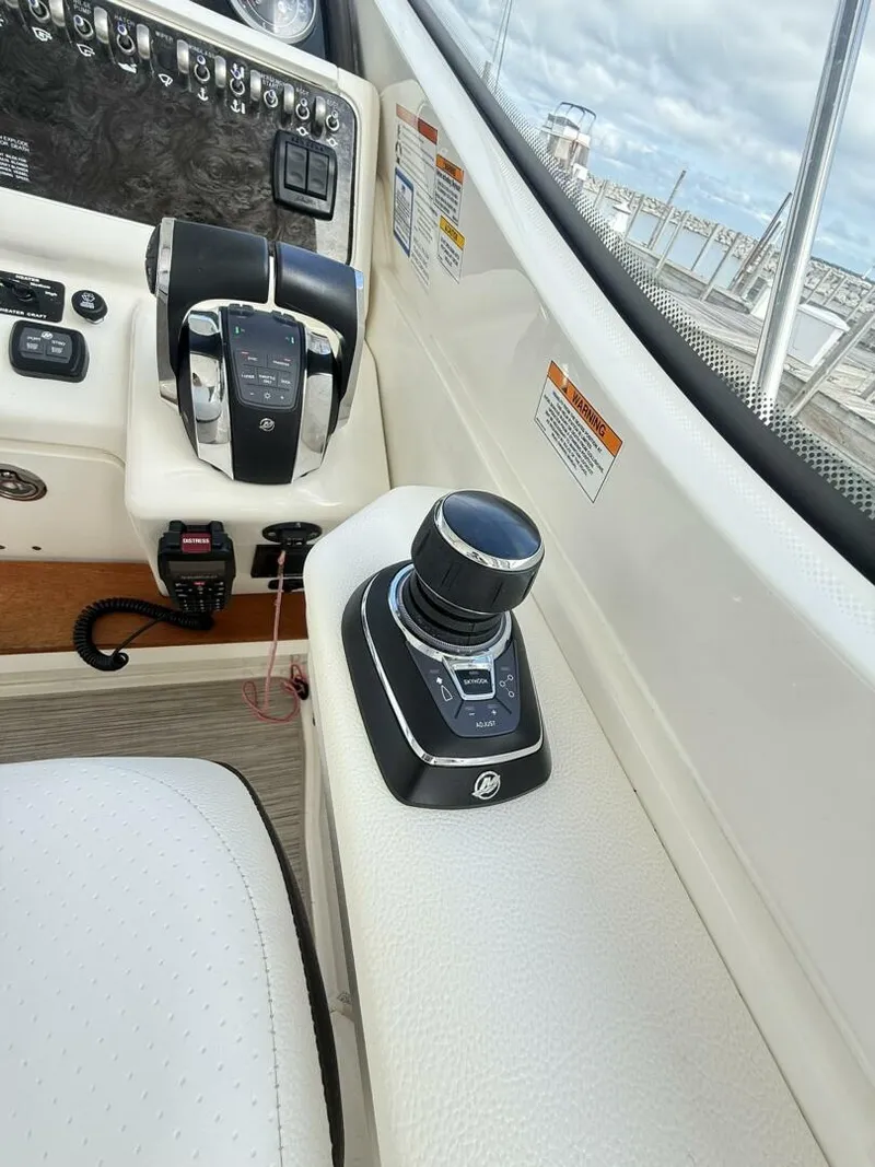 Slide: The Image of Sea Ray Sundancer 350 Coupe 2019 - 5788516