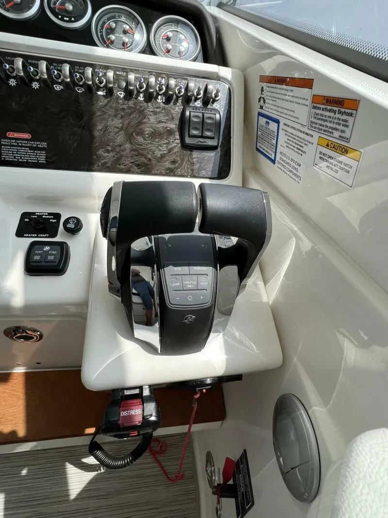 Slide: The Image of Sea Ray Sundancer 350 Coupe 2019 - 5788518