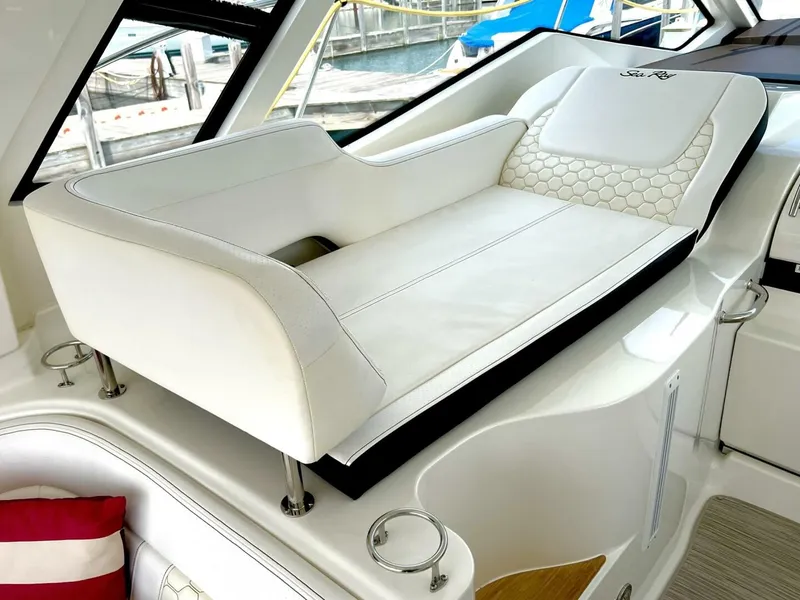 Slide: The Image of Sea Ray Sundancer 350 Coupe 2019 - 5788531