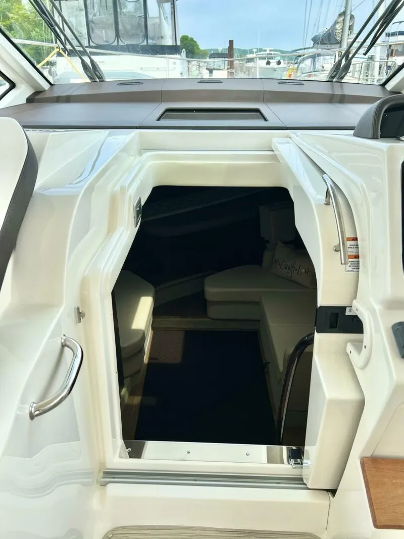 Slide: The Image of Sea Ray Sundancer 350 Coupe 2019 - 5788549