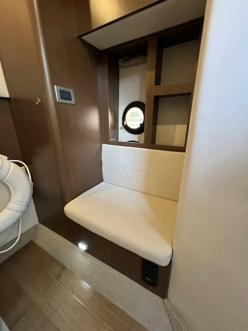 Slide: The Image of Sea Ray Sundancer 350 Coupe 2019 - 5788553
