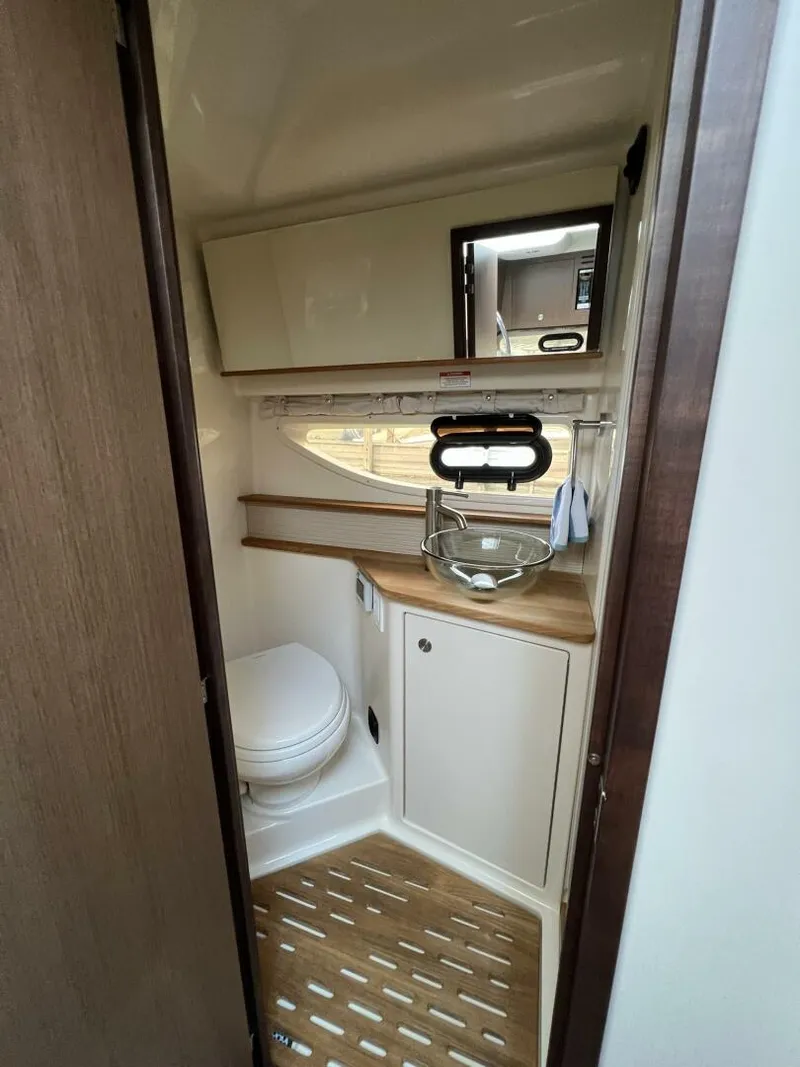 Slide: The Image of Sea Ray Sundancer 350 Coupe 2019 - 5788569