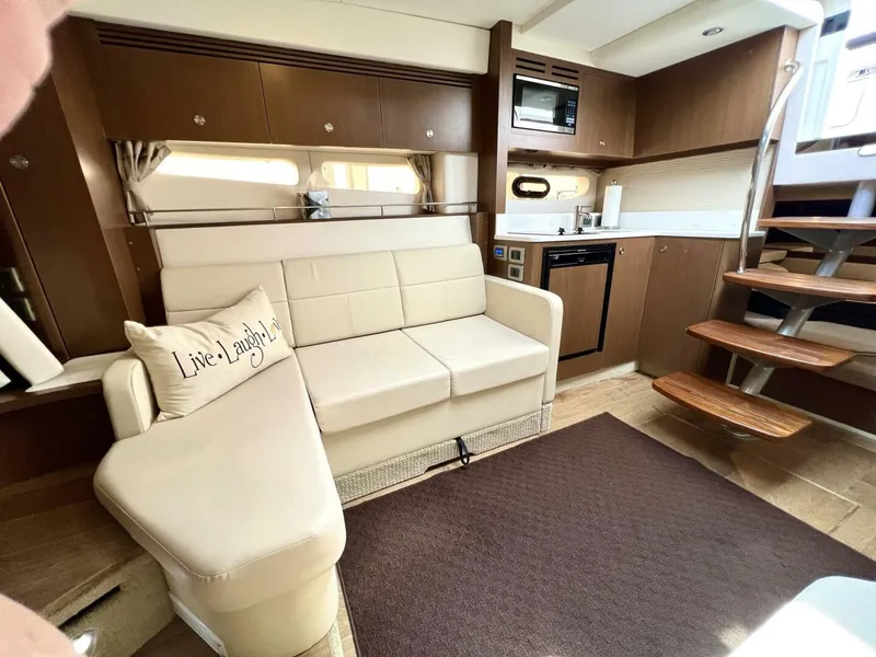 Slide: The Image of Sea Ray Sundancer 350 Coupe 2019 - 5788571