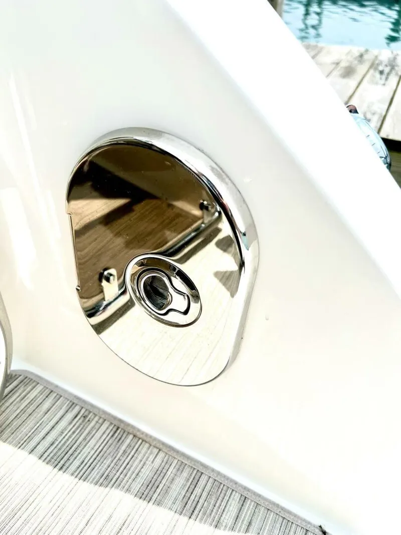 Slide: The Image of Sea Ray Sundancer 350 Coupe 2019 - 5788574