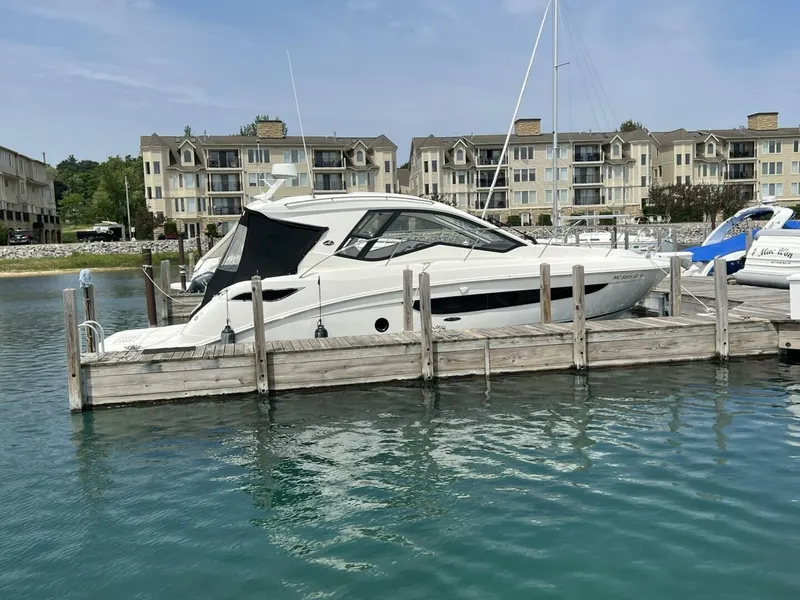 Slide: The Image of Sea Ray Sundancer 350 Coupe 2019 - 5788501