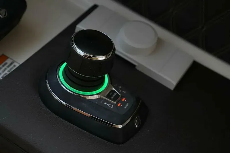 Slide: The Image of Sea Ray SLX 310 Outboard 2023 - 5782102