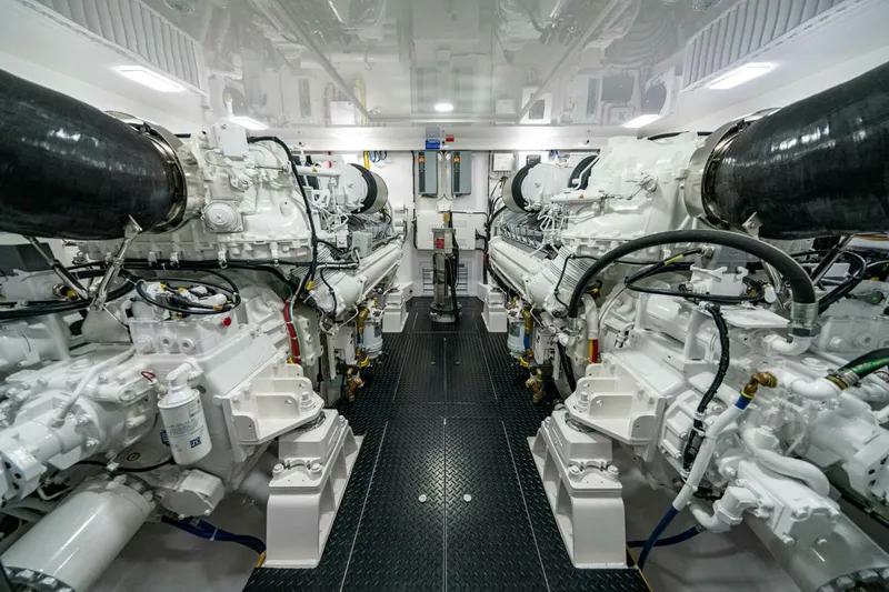 Slide: The Image of Viking 82 Convertible 2027 - 5722332