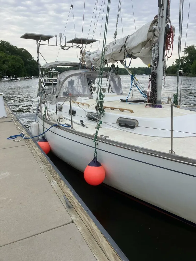 Slide: The Image of Tartan 33 1982 - 5722520