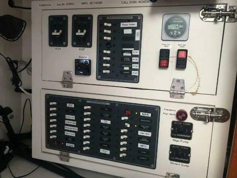 Slide: The Image of Tartan 33 1982 - 5727396