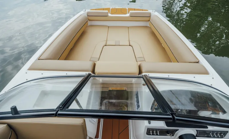 Slide: The Image of Bayliner D20 2026 - 5723852