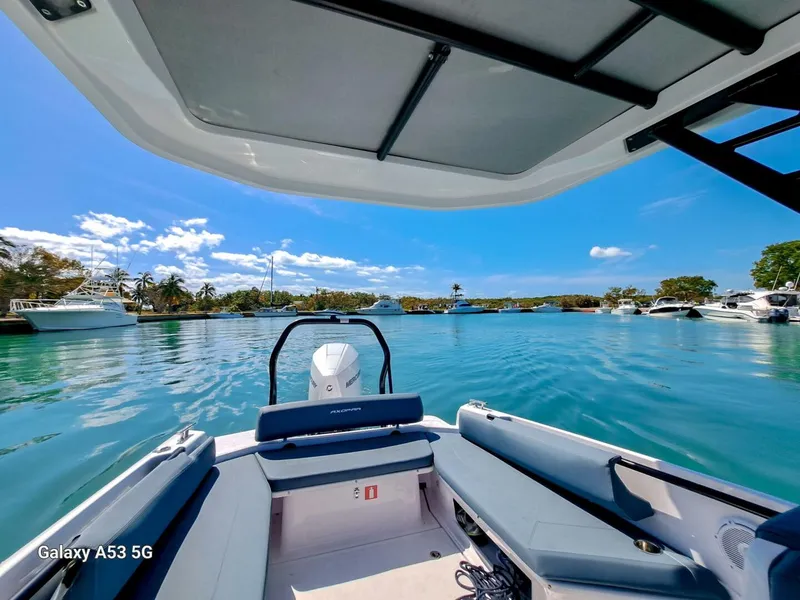 Slide: The Image of Axopar 25 Cross Top 2024 - 5724237