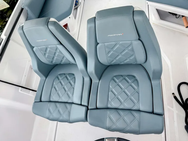 Slide: The Image of Axopar 25 Cross Top 2024 - 5724235