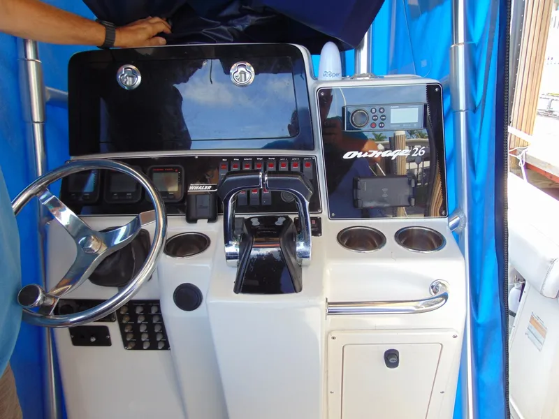 Slide: The Image of Boston Whaler 26 Outrage 2001 - 5725103