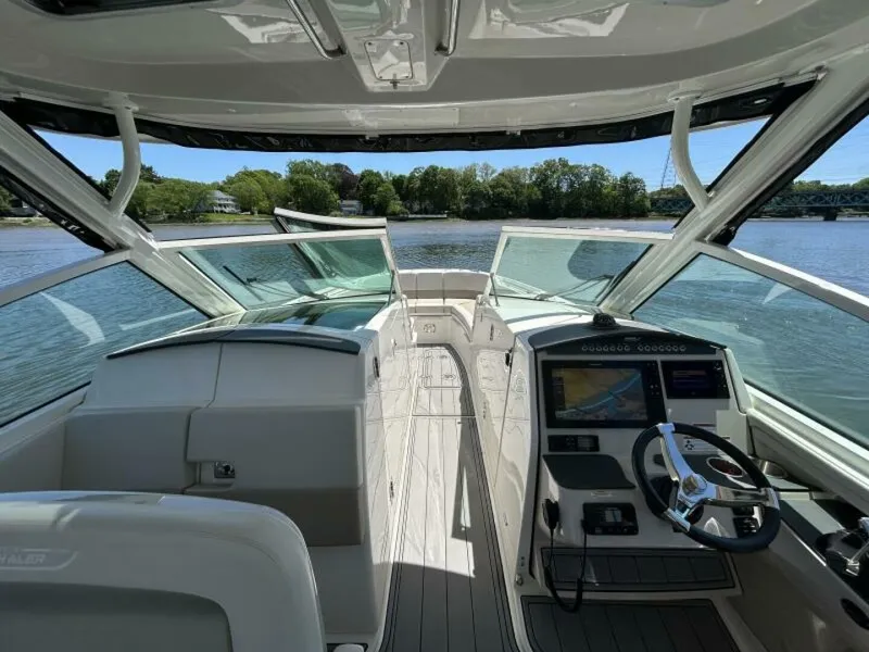 Slide: The Image of Boston Whaler 320 Vantage 2021 - 5724560