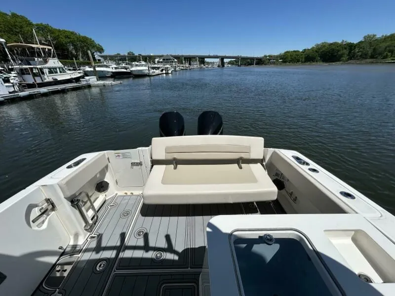 Slide: The Image of Boston Whaler 320 Vantage 2021 - 5724547
