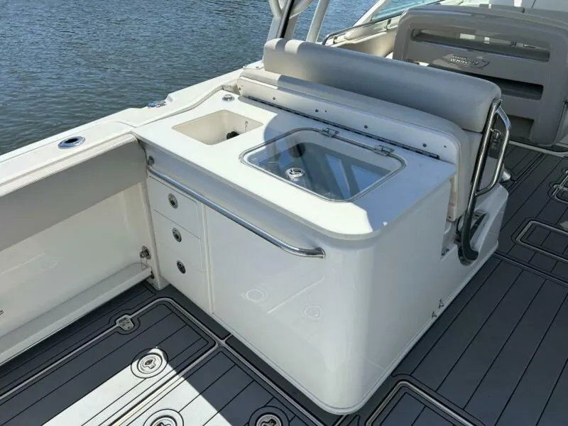 Slide: The Image of Boston Whaler 320 Vantage 2021 - 5724548