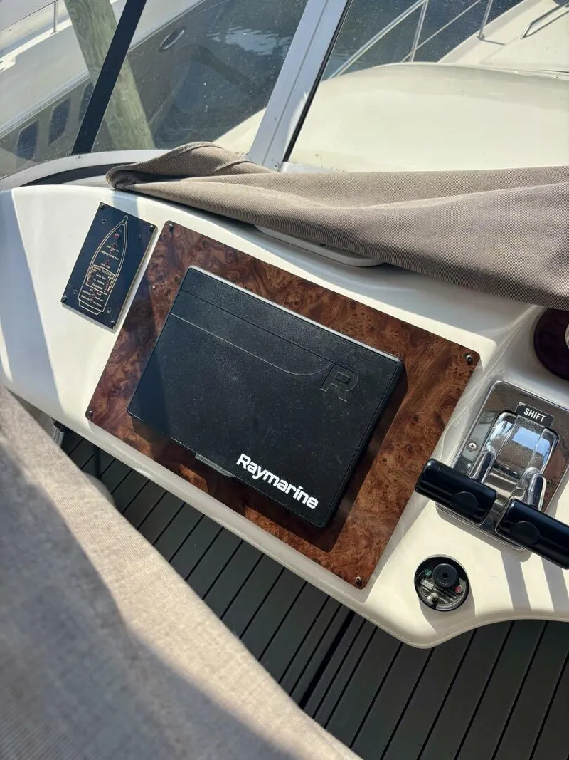 Slide: The Image of Sea Ray 400 Sedan Bridge 1999 - 5724998