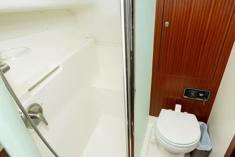 Slide: The Image of Pursuit 38 - TRACKER - Head 2018 Pursuit 38 Center Console TRACKER - 5725388