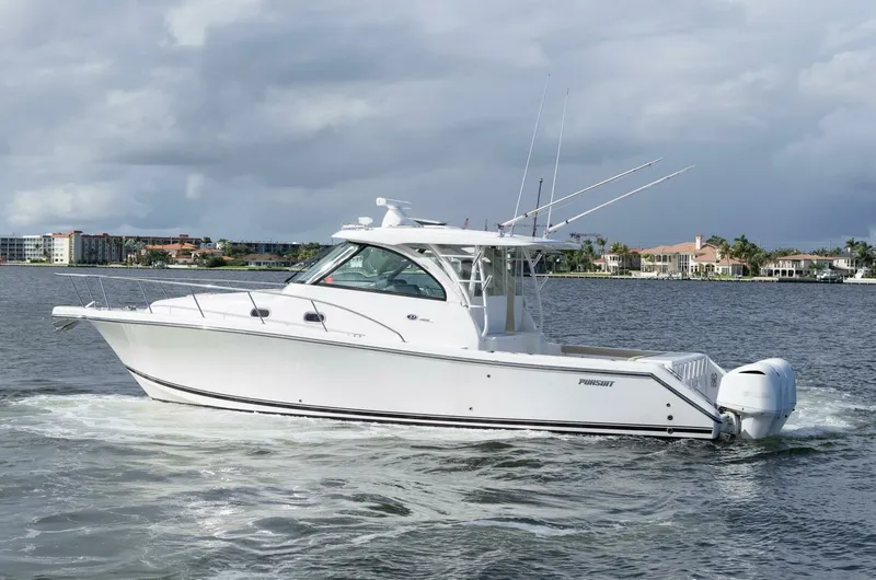 Slide: The Image of Pursuit 38 - TRACKER - Port Profile 2018 Pursuit 38 Center Console TRACKER - 7680298