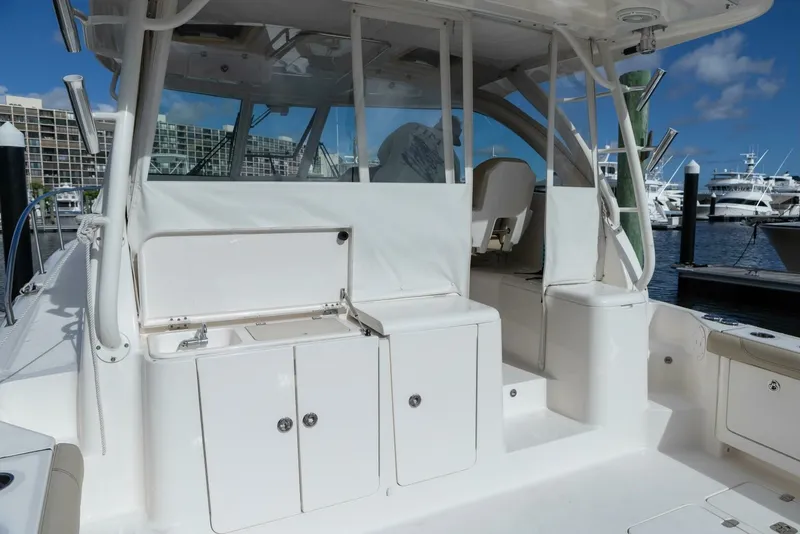 Slide: The Image of Pursuit 38 - TRACKER - Cockpit 2018 Pursuit 38 Center Console TRACKER - 7680275