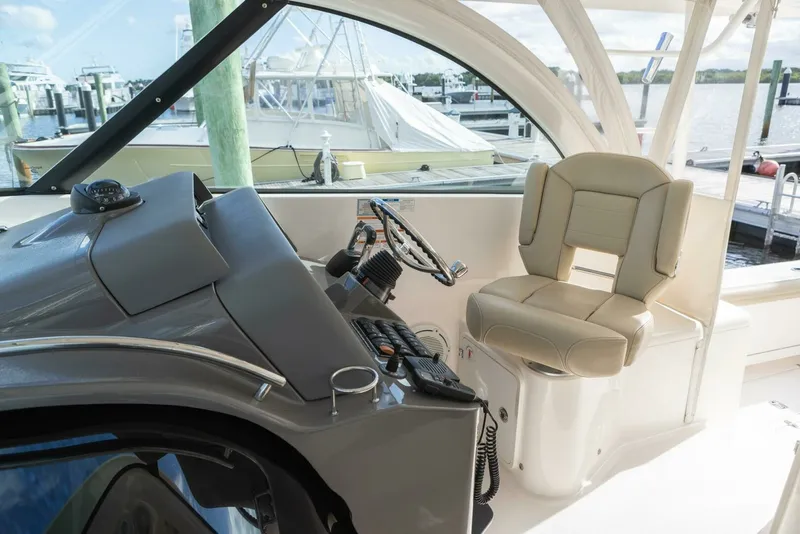 Slide: The Image of Pursuit 38 - TRACKER - Helm Chair 2018 Pursuit 38 Center Console TRACKER - 7680285