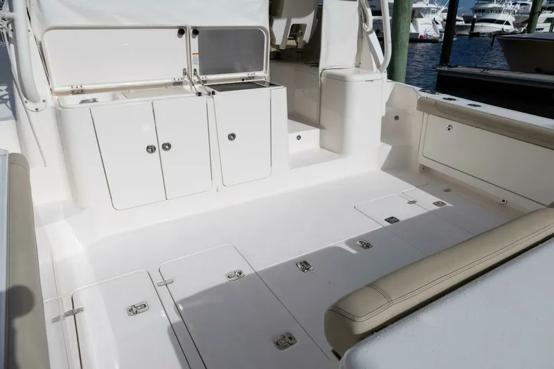 Slide: The Image of Pursuit 38 - TRACKER - Cockpit 2018 Pursuit 38 Center Console TRACKER - 7680288