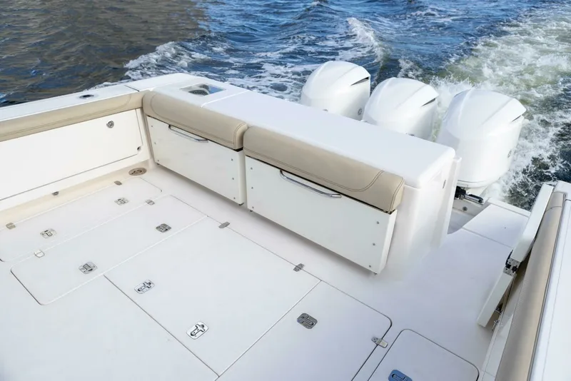 Slide: The Image of Pursuit 38 - TRACKER - Cockpit & Engines 2018 Pursuit 38 Center Console TRACKER - 7680295