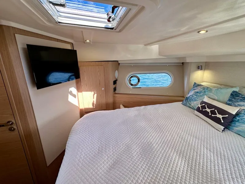 Slide: The Image of Beneteau Swift Trawler 41 Sedan 2024 - 5730320