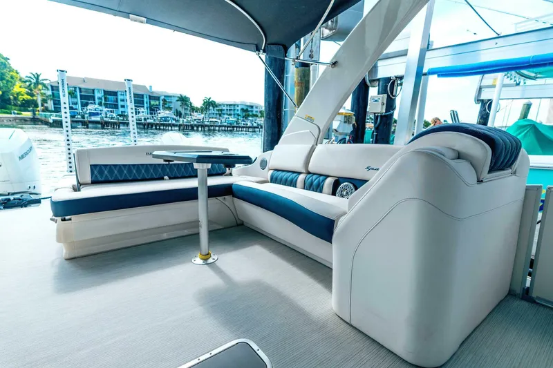 Slide: The Image of Aft Seating & Table - 5725546