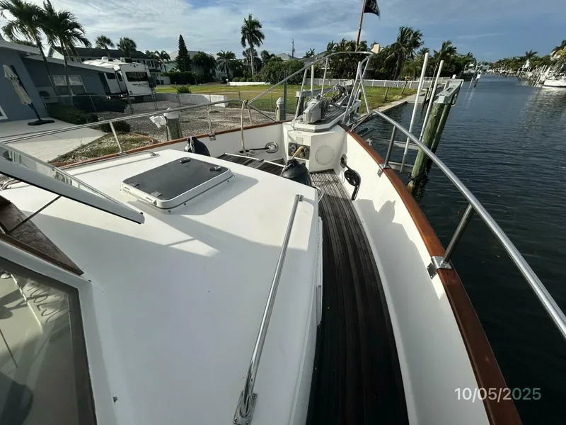 Slide: The Image of 42' Grand Banks foredeck2 - 5726276