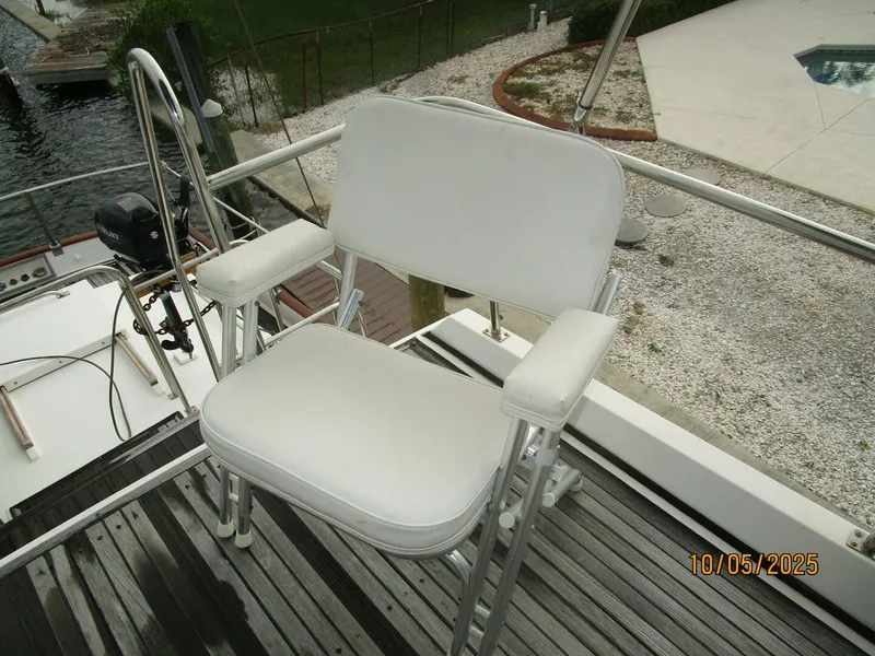 Slide: The Image of 42' Grand Banks flybridge deck chair - 5726264