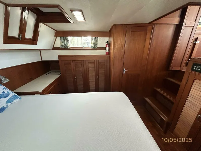 Slide: The Image of 42' Grand Banks master stateroom port - 5726299