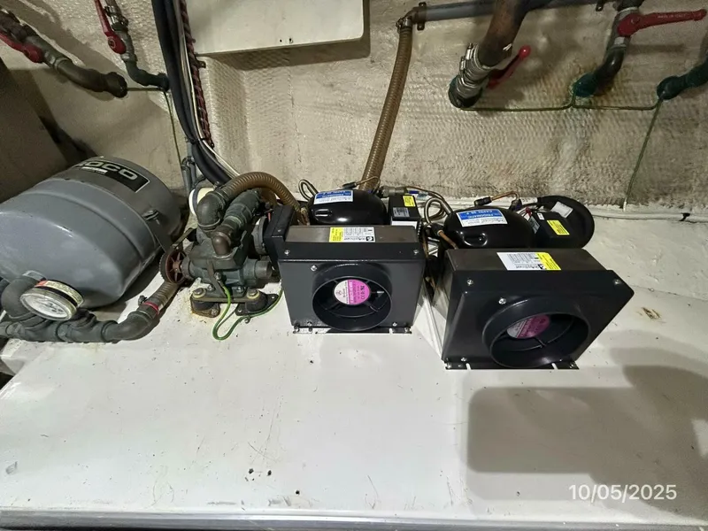 Slide: The Image of 42' Grand Banks refrigeration system - 5726315