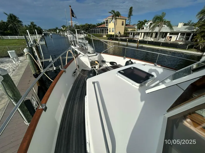 Slide: The Image of 42' Grand Banks foredeck1 - 5726275