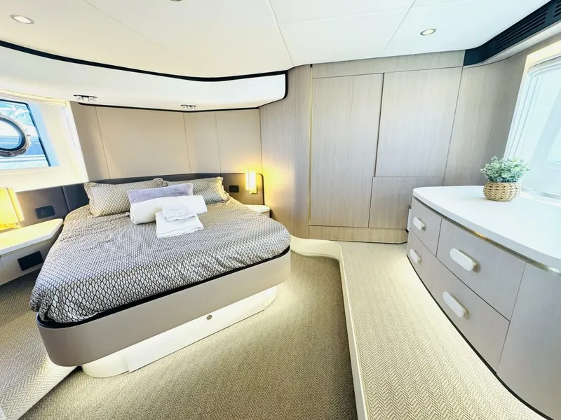 Slide: The Image of 2019 Azimut 55 - Master Stateroom - 5726610