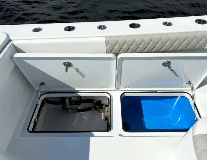 Slide: The Image of Cockpit Storage & Livewell - 5726920