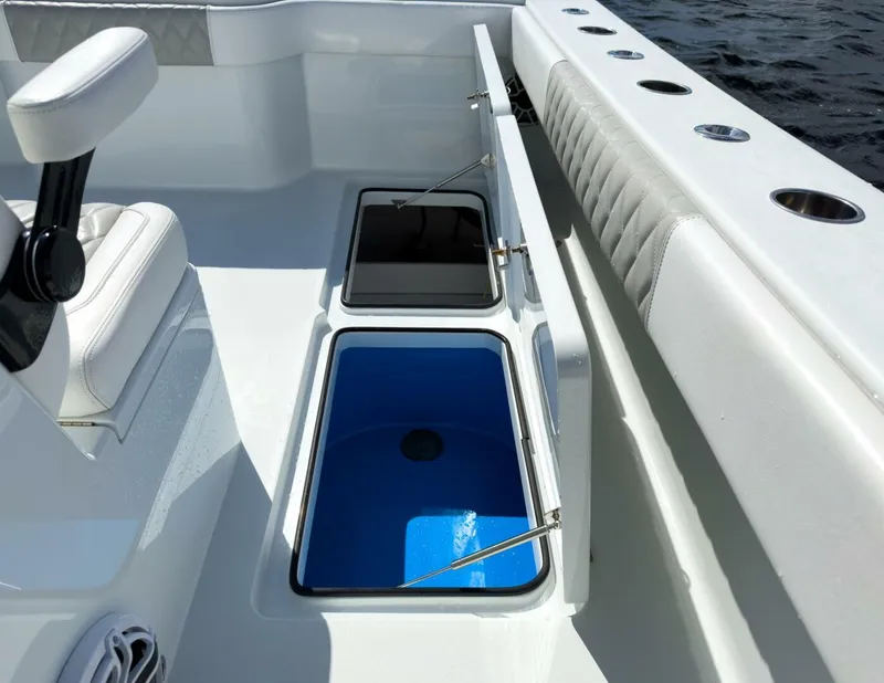 Slide: The Image of Cockpit Storage & Livewell - 5726921