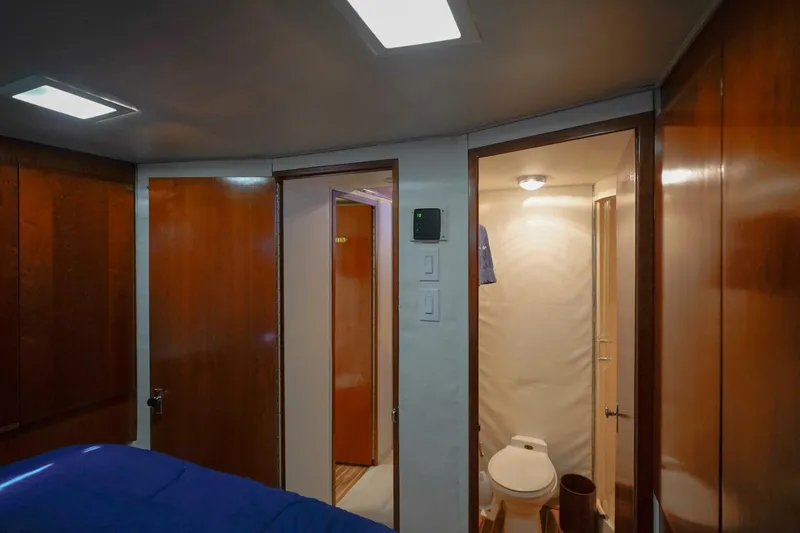 Slide: The Image of 1994 Hatteras 46 Convertible- CHANGE ORDER- Master Stateroom - 5727016