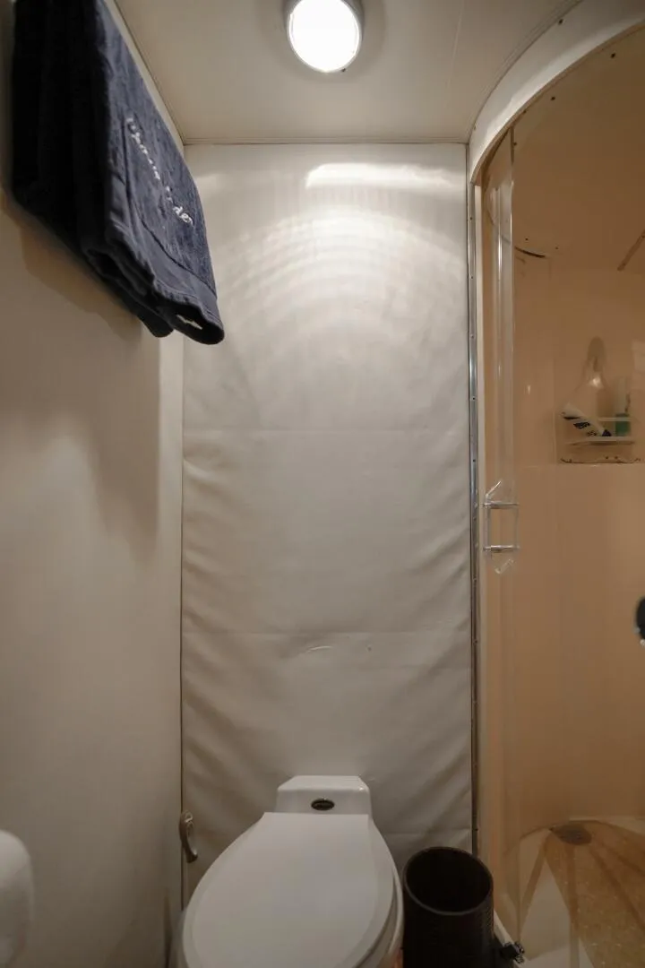 Slide: The Image of 1994 Hatteras 46 Convertible- CHANGE ORDER- Master Head - 5727018