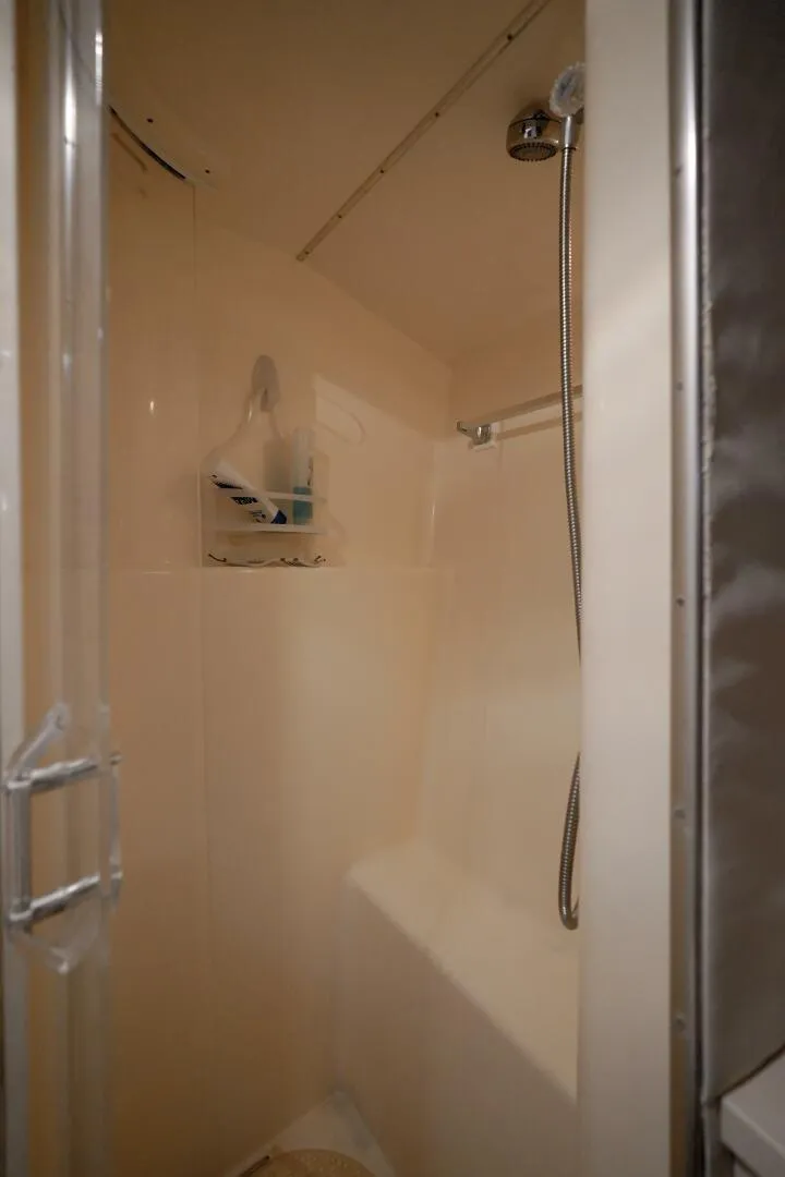 Slide: The Image of 1994 Hatteras 46 Convertible- CHANGE ORDER- Master Head - 5727019